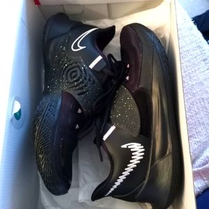 Nike Kyrie Low 3's